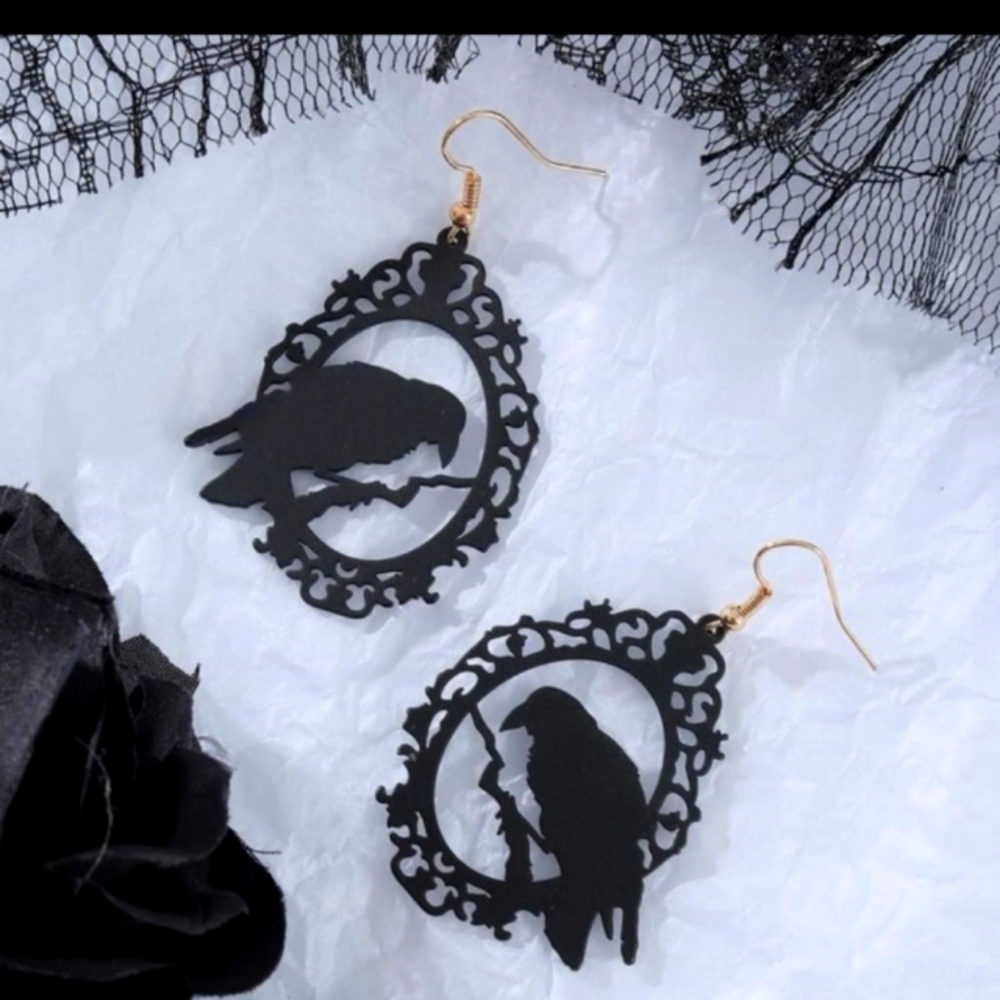 RAVEN EARRINGS LARGE AND LIGHTWEIGHT NEW